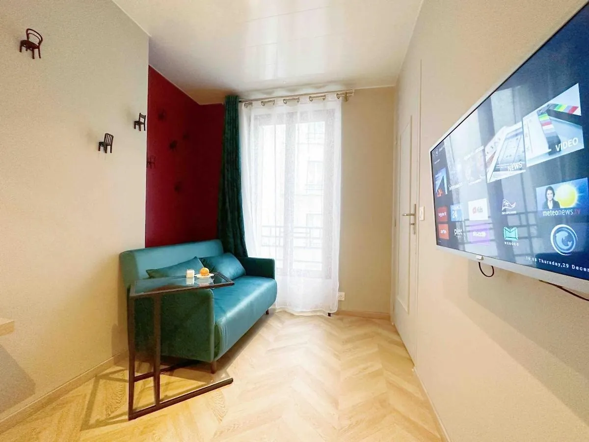 - Chic - Calm - Designed - Paris Central France
